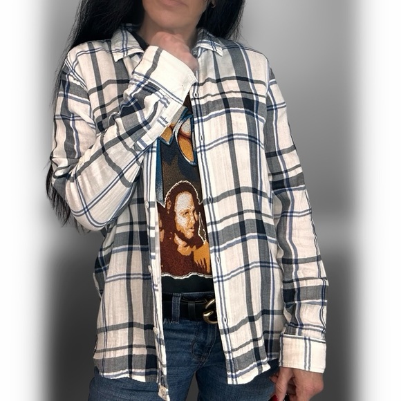 American Eagle Outfitters Boyfriend Fit Button Down Shirt. Size Medium. - Picture 5 of 11